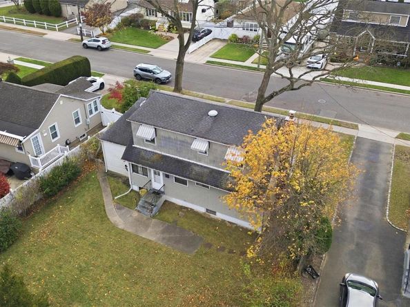 207 N Nassau Avenue, Massapequa NY 11758
