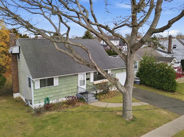 207 N Nassau Avenue, Massapequa NY 11758