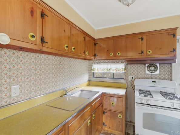 207 N Nassau Avenue, Massapequa NY 11758