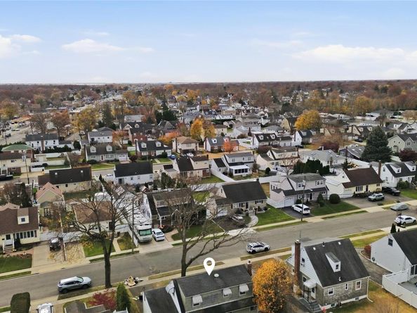 207 N Nassau Avenue, Massapequa NY 11758