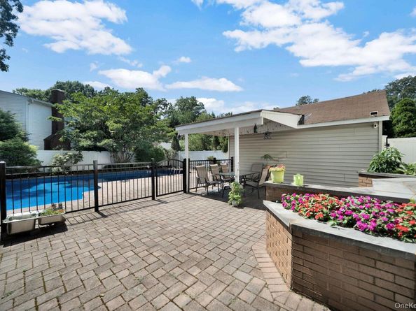 76 Balcom Road, Farmingdale NY 11735