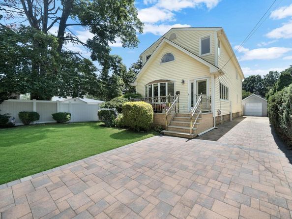 76 Balcom Road, Farmingdale NY 11735