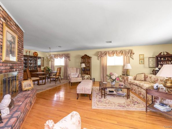 41 Villanova Lane, Dix Hills NY 11746