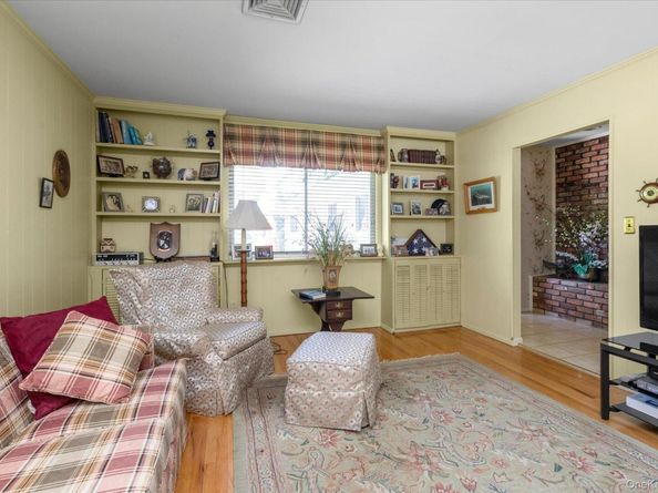 41 Villanova Lane, Dix Hills NY 11746