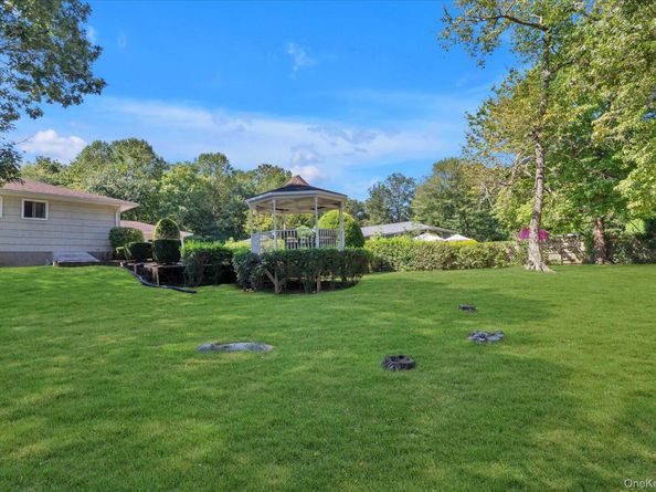 41 Villanova Lane, Dix Hills NY 11746