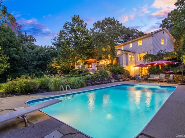 5 Barnyard Lane, Setauket NY 11733