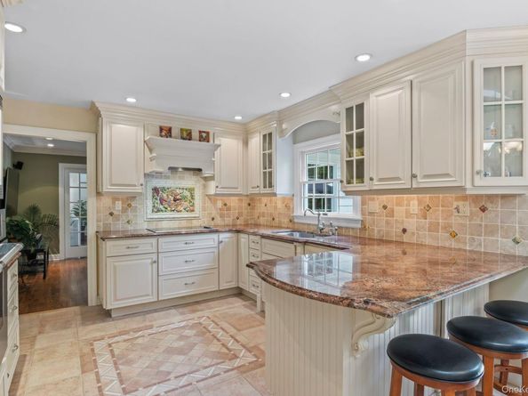 5 Barnyard Lane, Setauket NY 11733
