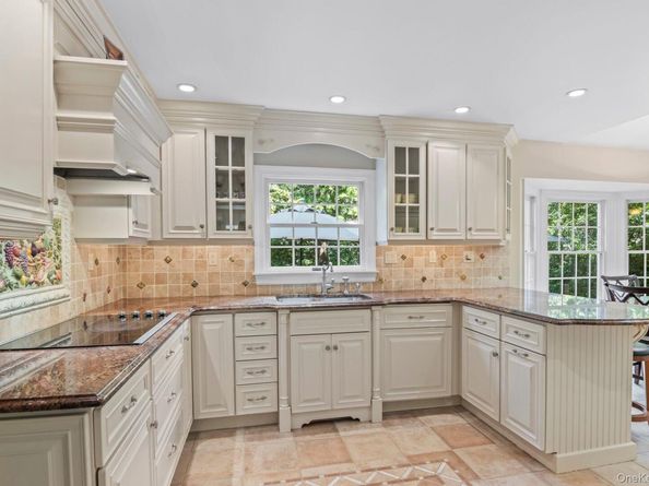 5 Barnyard Lane, Setauket NY 11733