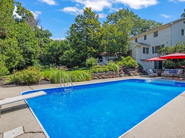 5 Barnyard Lane, Setauket NY 11733