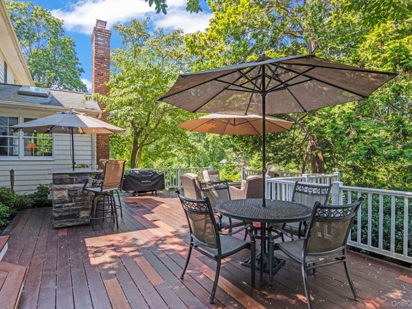 5 Barnyard Lane, Setauket NY 11733