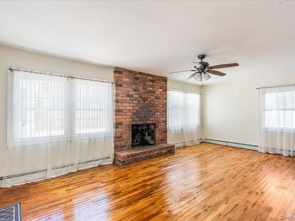 159 Spring Lane, Levittown NY 11756