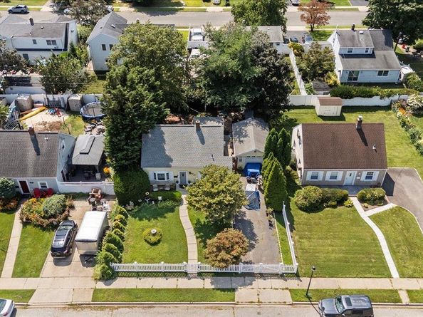 34 Curve Lane, Levittown NY 11756