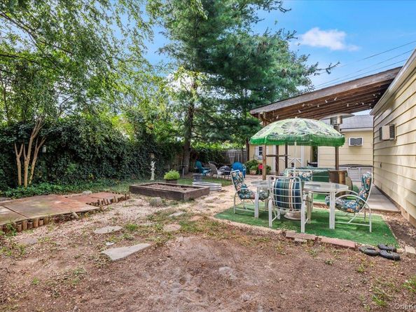 34 Curve Lane, Levittown NY 11756