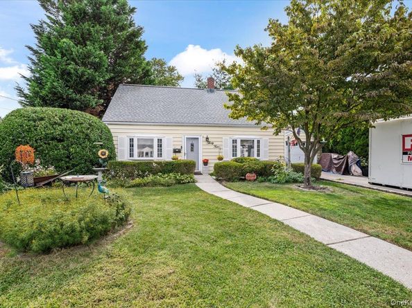 34 Curve Lane, Levittown NY 11756