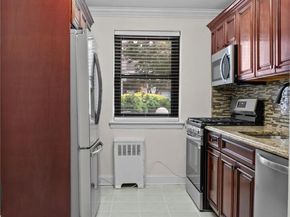 6 West Mill Drive 1A, Great Neck NY 11021