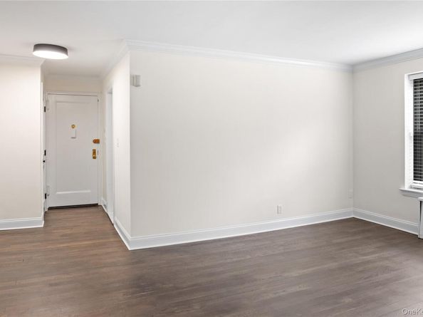 6 West Mill Drive 1A, Great Neck NY 11021