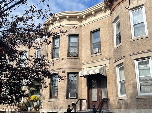 74-33 65th Street, Glendale NY 11385