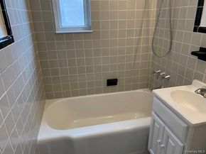 260-18 75th Avenue 1st fl, Glen Oaks NY 11004