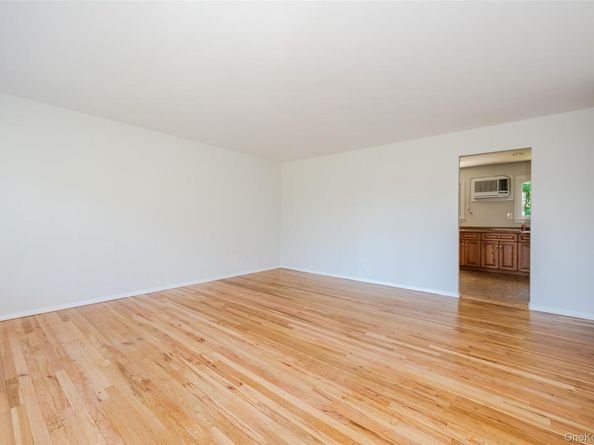 1139 Waverly Avenue, Farmingville NY 11738