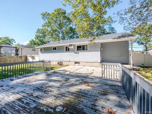 1139 Waverly Avenue, Farmingville NY 11738