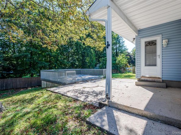 1139 Waverly Avenue, Farmingville NY 11738