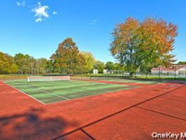 5 Norfolk Court, Coram NY 11727