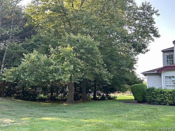 5 Norfolk Court, Coram NY 11727