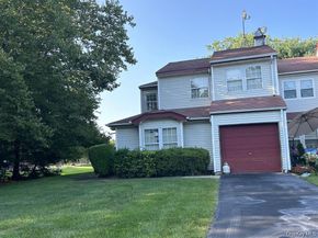 5 Norfolk Court, Coram NY 11727