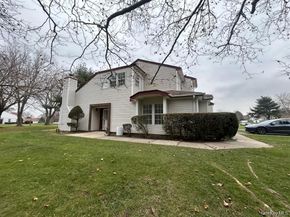 5 Norfolk Court, Coram NY 11727