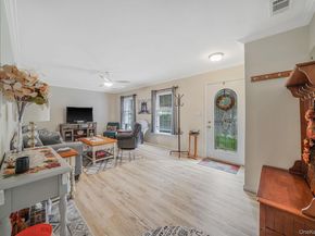 11 Bartlett Commons, Yaphank NY 11980
