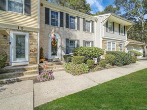 11 Bartlett Commons, Yaphank NY 11980