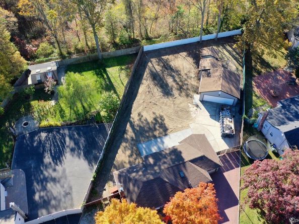 14 Muncey Road, Bay Shore NY 11706