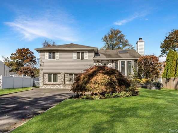 25 Estate Road, Smithtown NY 11787