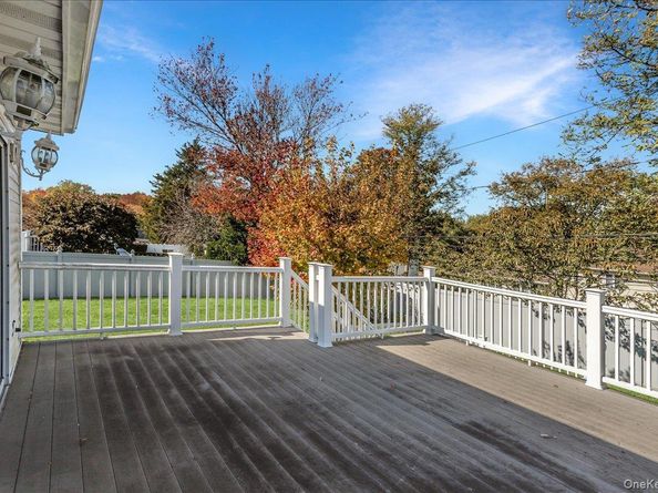 25 Estate Road, Smithtown NY 11787