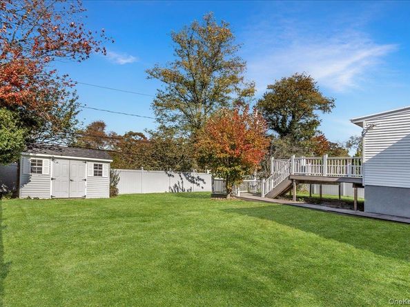 25 Estate Road, Smithtown NY 11787