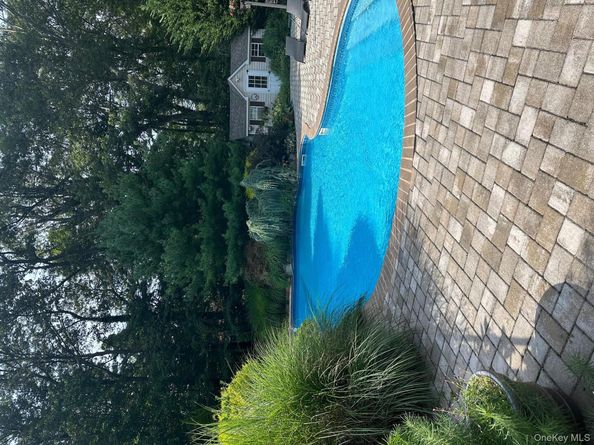 5 Fieldway Court, Huntington NY 11743