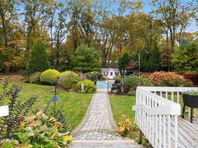 5 Fieldway Court, Huntington NY 11743