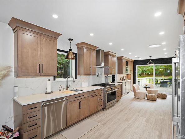 5 Fieldway Court, Huntington NY 11743