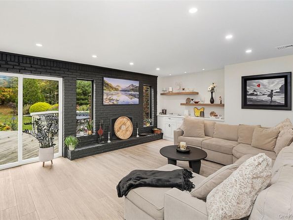 5 Fieldway Court, Huntington NY 11743