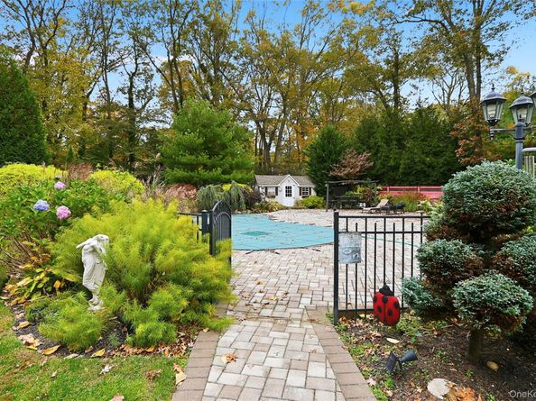 5 Fieldway Court, Huntington NY 11743