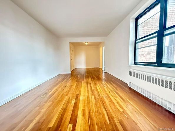 38-15 149 Street 3C, Flushing NY 11354