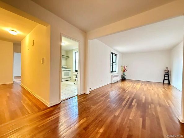 38-15 149 Street 3C, Flushing NY 11354