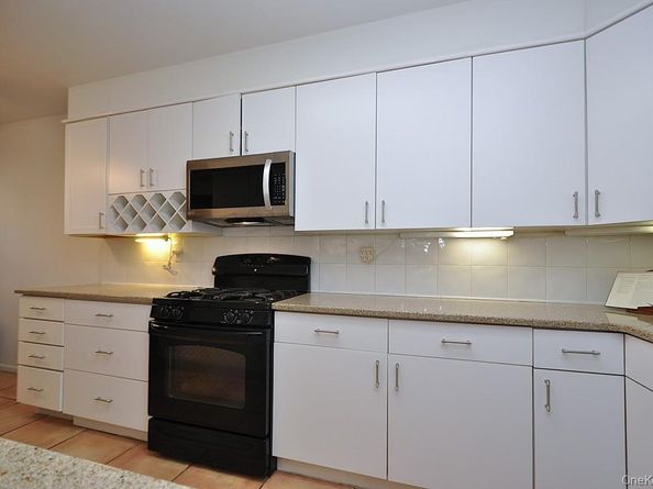 253 Garth Road 1S, Scarsdale NY 10583