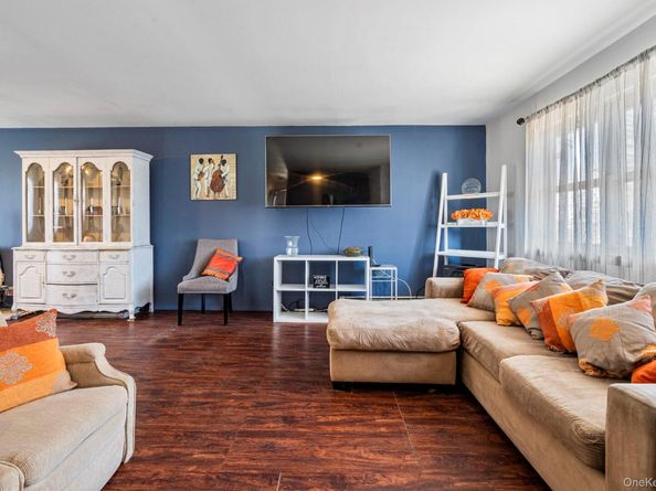 44 3rd Street, Brentwood NY 11717