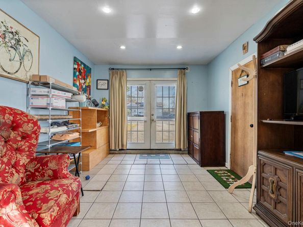 44 3rd Street, Brentwood NY 11717