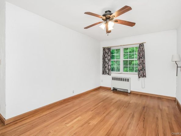 88 Parkway North, Yonkers NY 10704