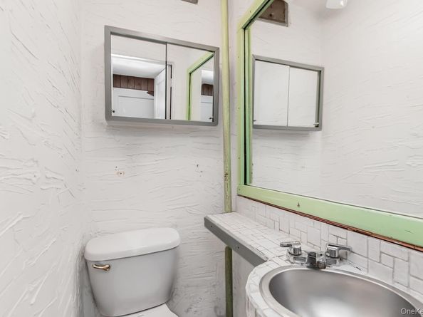 88 Parkway North, Yonkers NY 10704