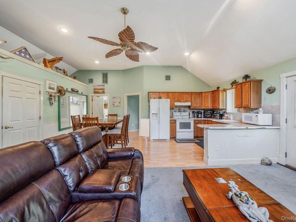 6 Sound Beach Boulevard, Sound Beach NY 11789