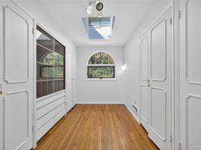 39 Hummingbird Drive, East Hills NY 11576