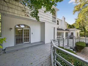 39 Hummingbird Drive, East Hills NY 11576